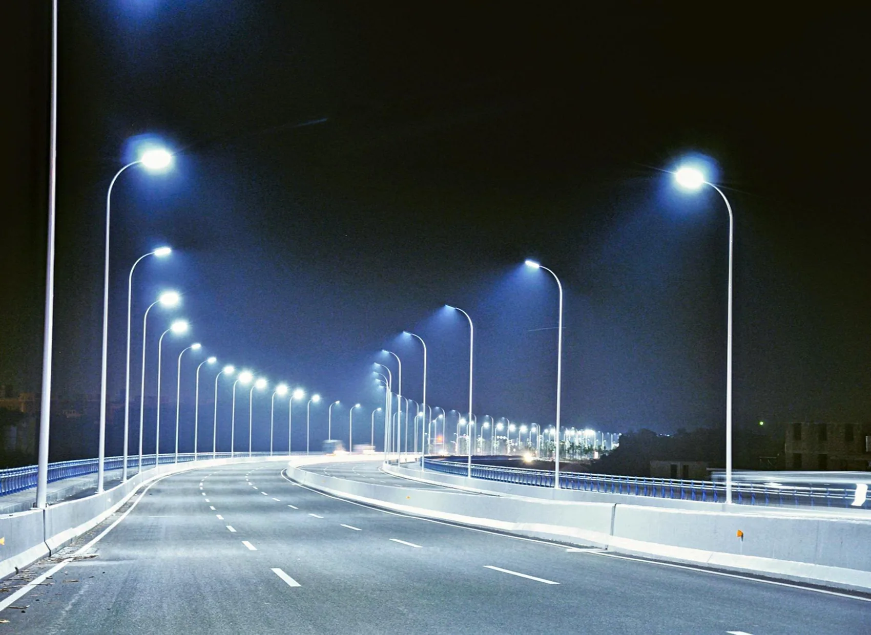 Smart roadway lighting monitored by NEAT