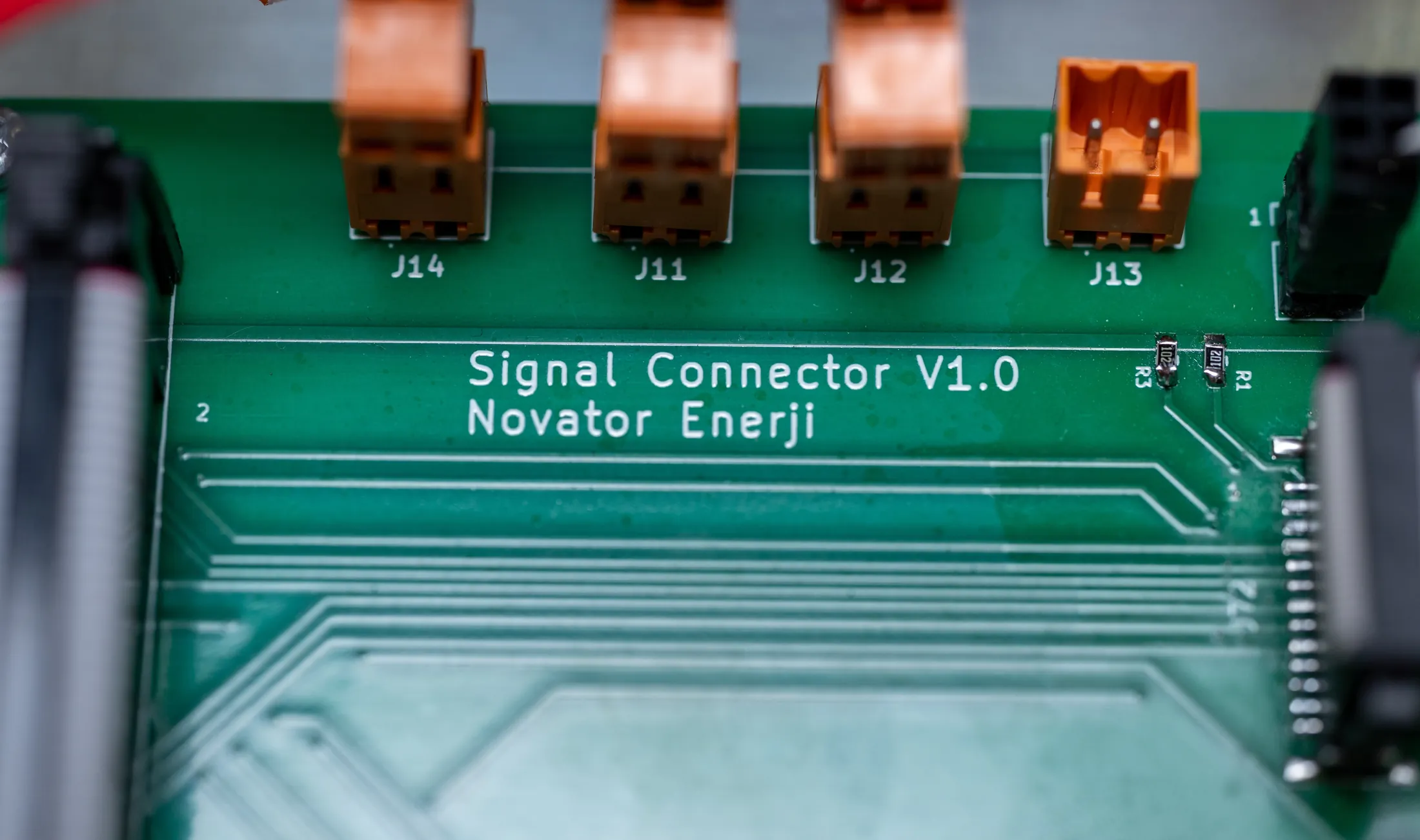 Novator signal connector circuit board